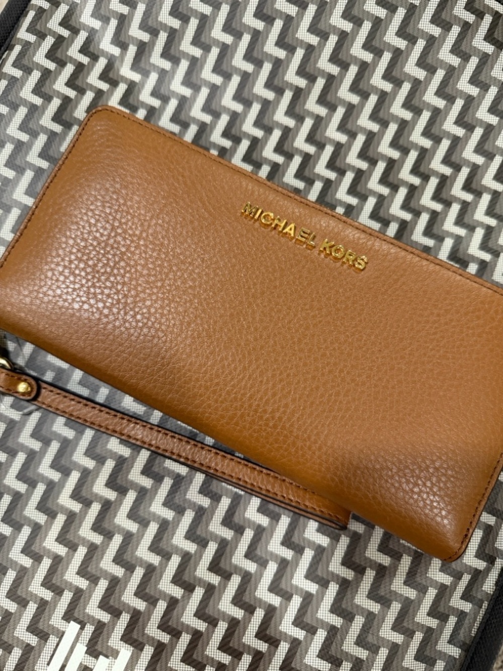 Michael Kors Jet Set Travel Continental Pebbled Leather Wallet in Luggage